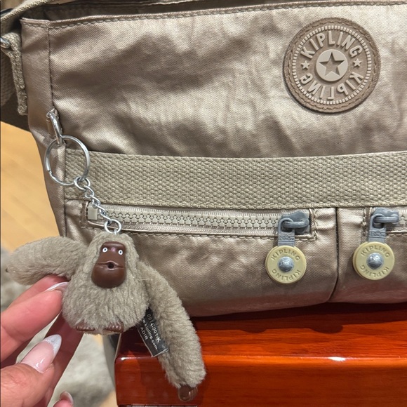 LOW START!! Kipling Shimmering Beige Crossbody Bag - Picture 2 of 9